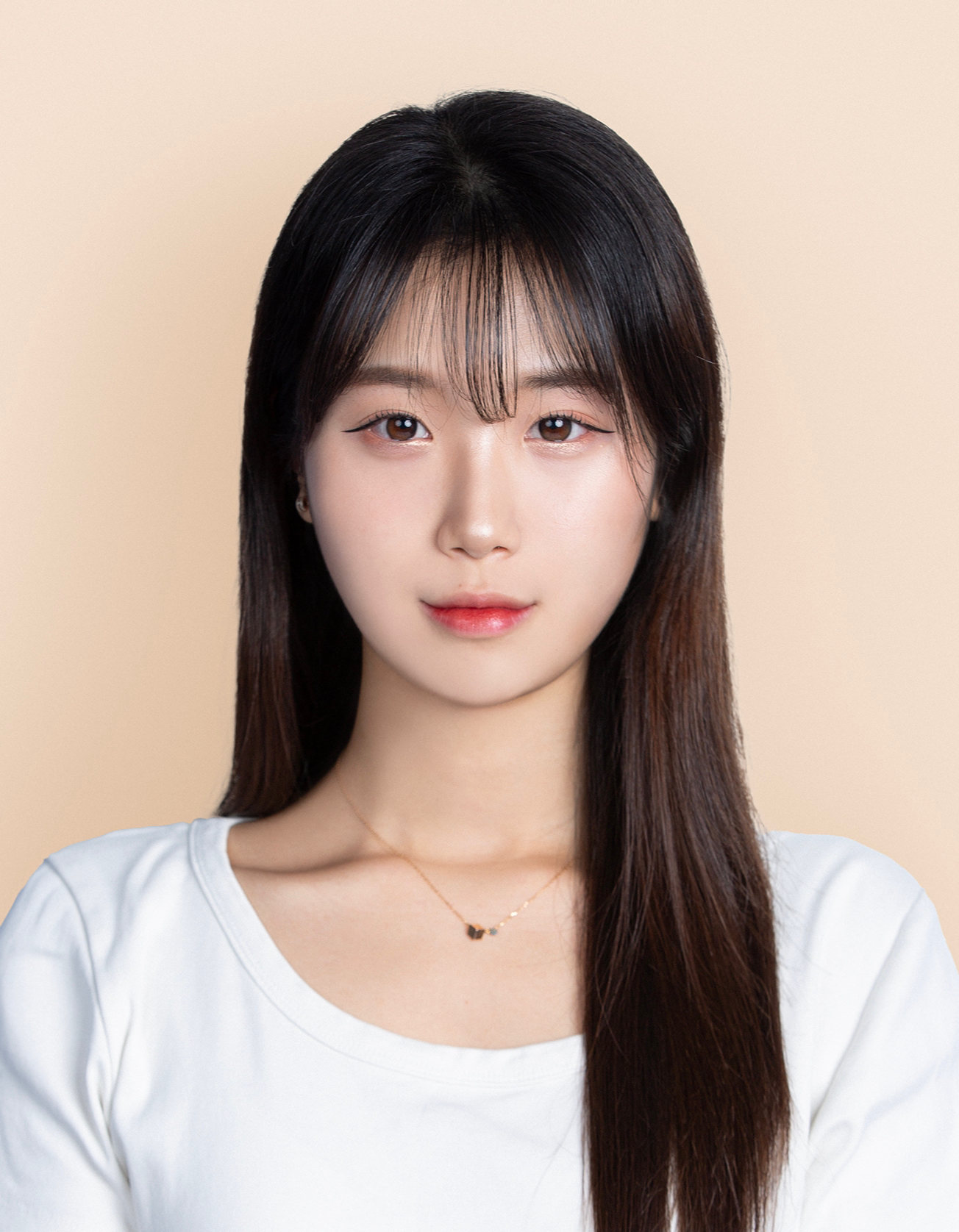 KakaoTalk_20250521_140835056 {"ARInfo":{"IsUseAR":false},"Version":"1.0.0","MakeupInfo":{"IsUseMakeup":false},"FaceliftInfo":{"IsChangeEyeLift":false,"IsChangeFacelift":false,"IsChangePostureLift":false,"IsChangeNose":false,"IsChangeFaceChin":false,"IsChangeMouth":false,"IsChangeThinFace":true},"BeautyInfo":{"SwitchMedicatedAcne":false,"IsAIBeauty":false,"IsBrightEyes":false,"IsSharpen":false,"IsOldBeauty":false,"IsReduceBlackEyes":false},"HandlerInfo":{"AppName":2},"FilterInfo":{"IsUseFilter":false}}